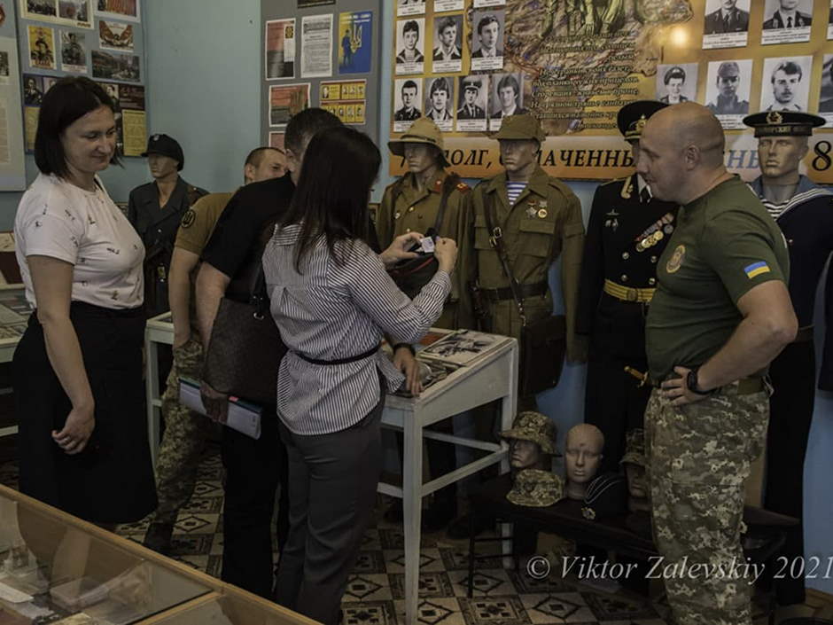 Фото1 - Представники ДонДУВС в музеї 503 окремого батальйону морської піхоти