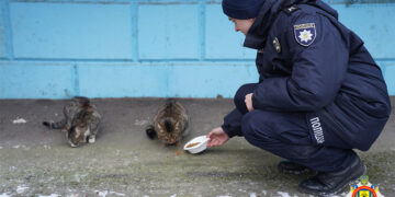 Людяність та відповідальність: курсанти ДонДУВС підтримали безпритульних тварин у зимовий період